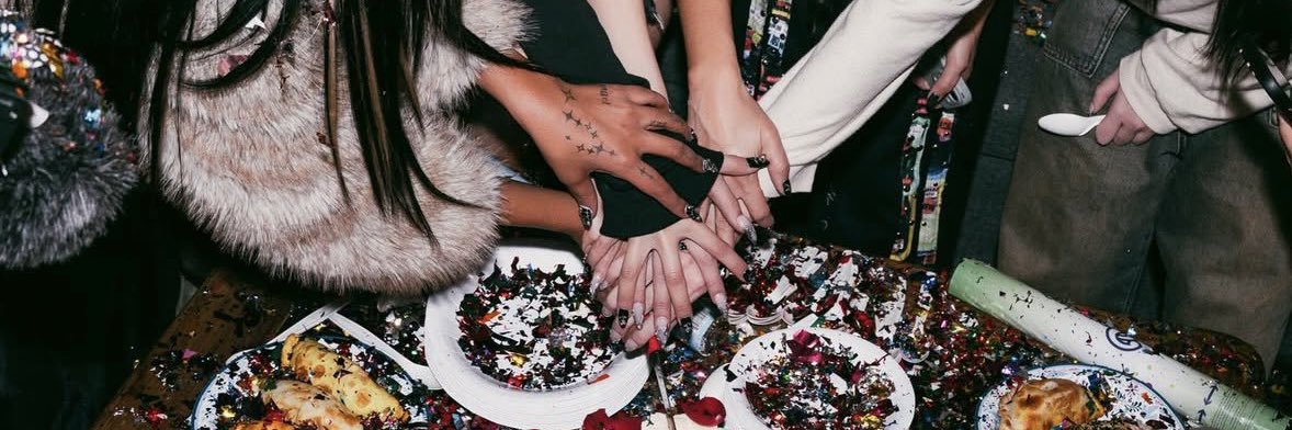 laurefive's profile banner image