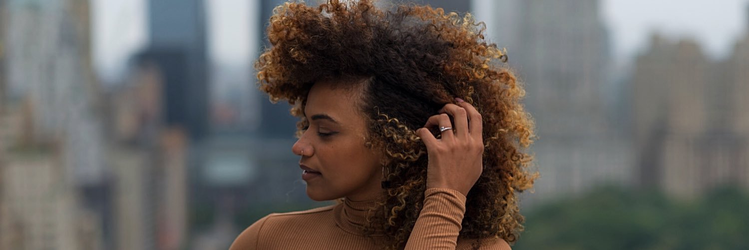thecurlybee's profile banner image