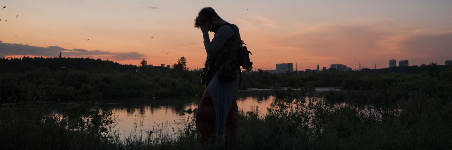 Тот парень в жёлтом пальто banner