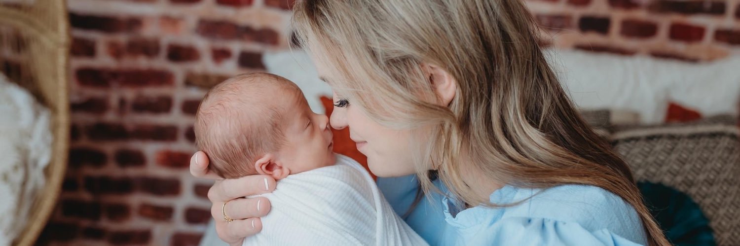 rachleighhunt's profile banner image