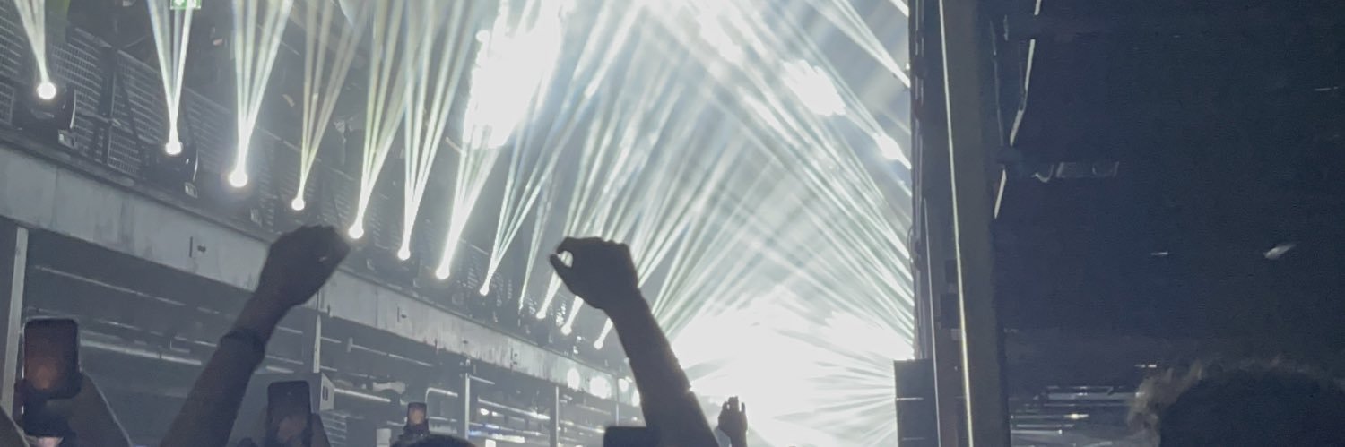 anawithoneen's profile banner image