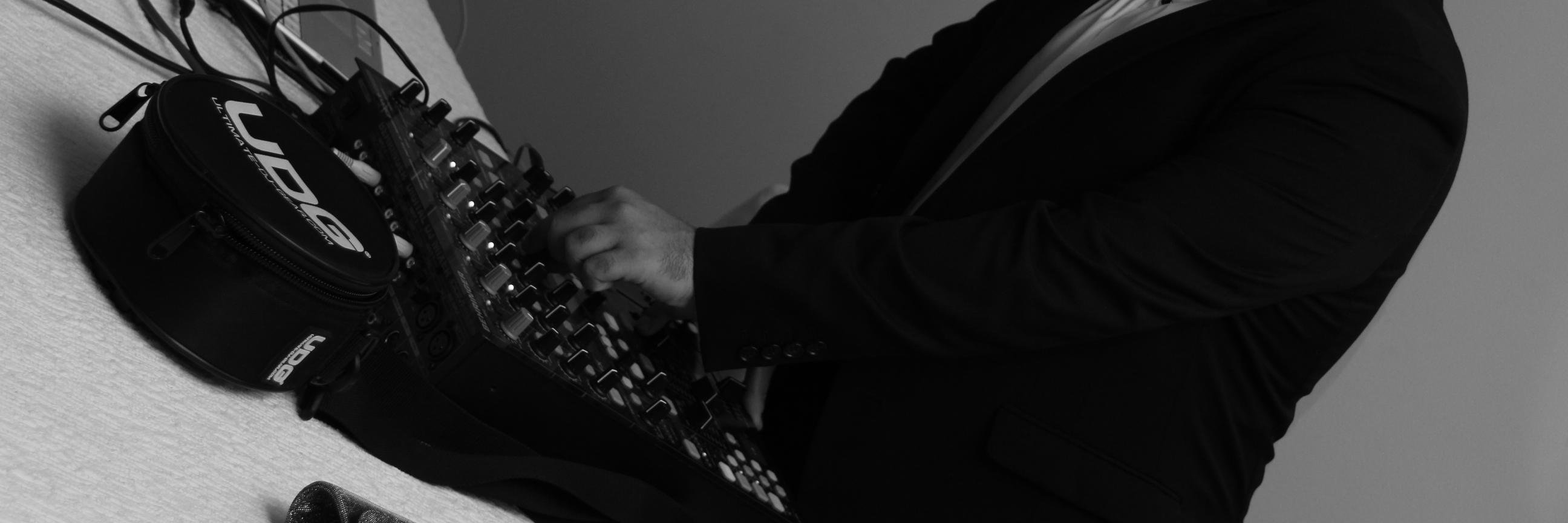ilikelisten's profile banner image