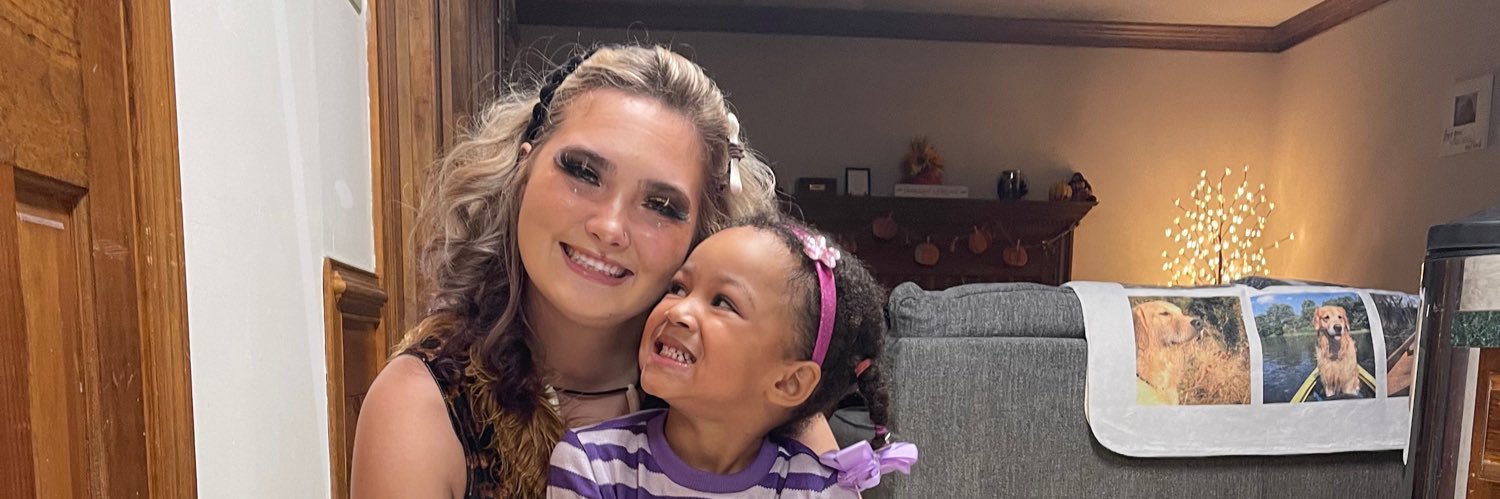 laurensavy's profile banner image