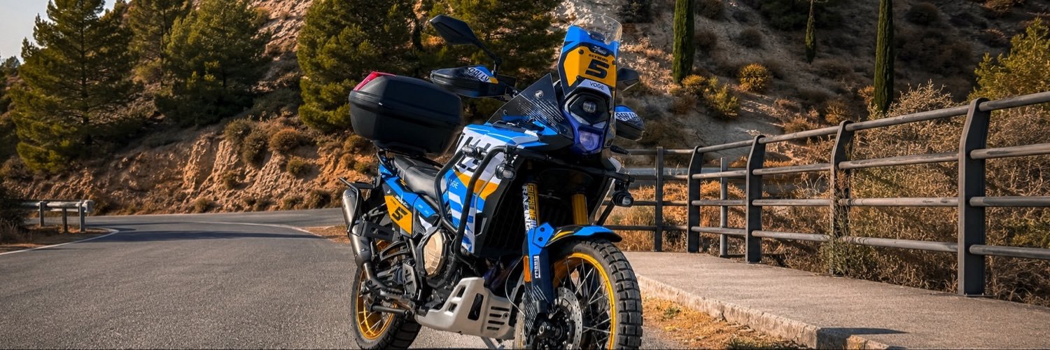 Seyneser's profile banner image