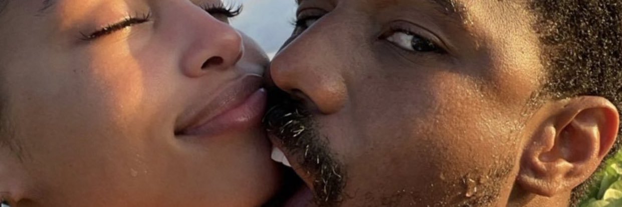 larissaneves__'s profile banner image