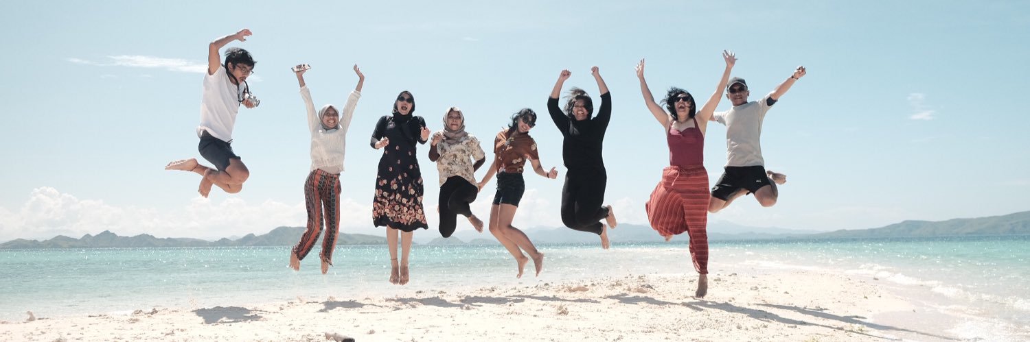 dewimaulati's profile banner image