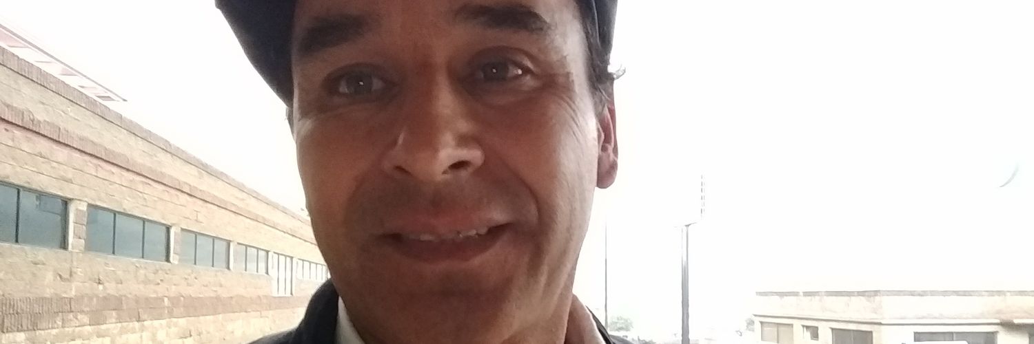 Claudio López banner