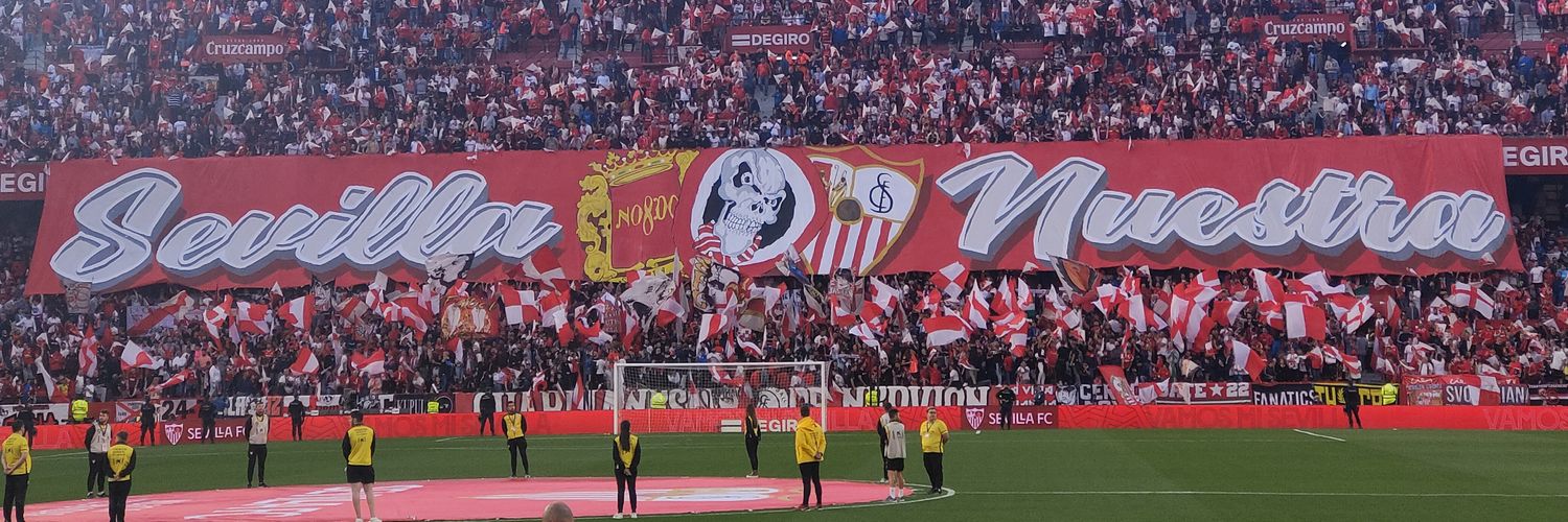 Chiky🌙❤️🇦🇹 banner