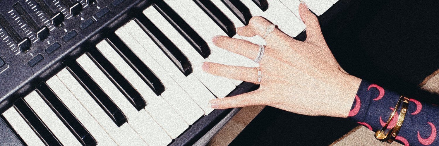 ᴋɪᴍ ʟᴇᴇ ♊︎ banner