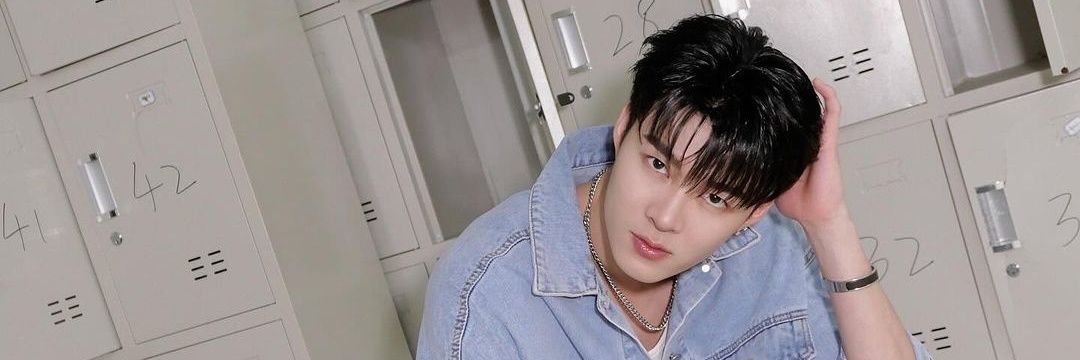 Andy🌙 banner