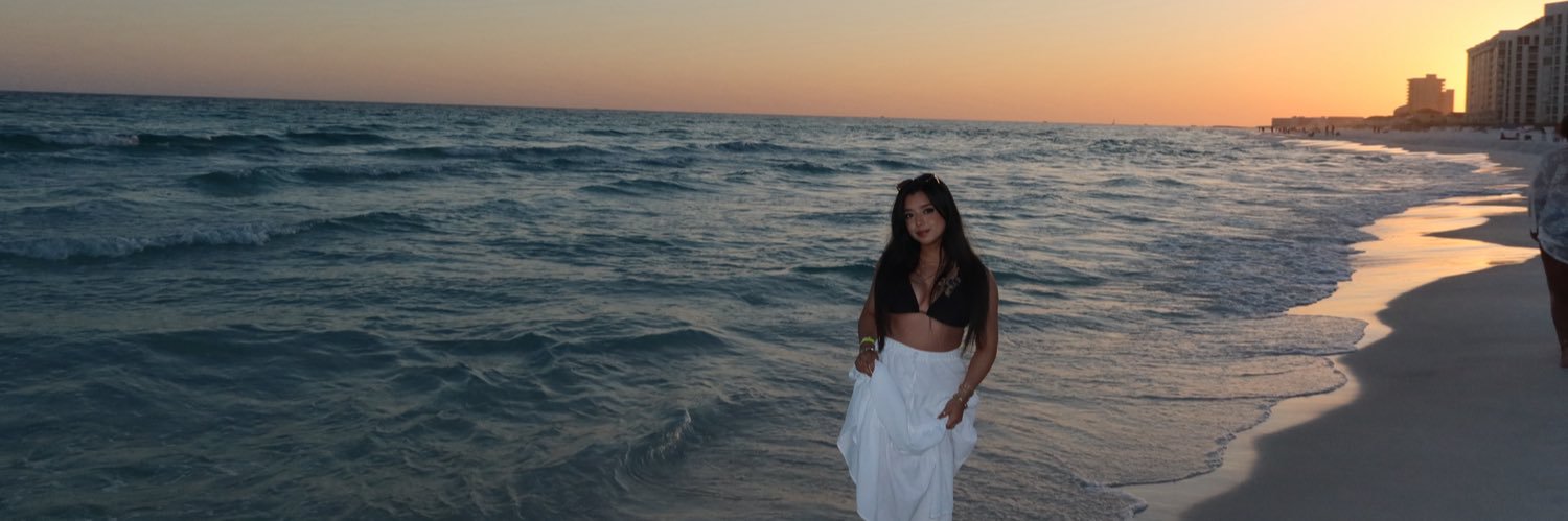 Estefanie_409's profile banner image