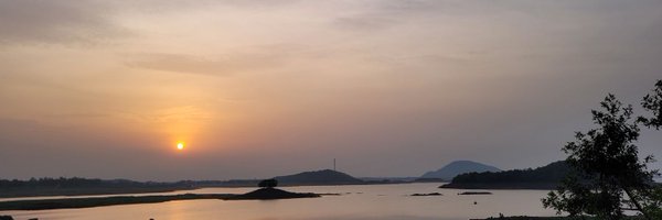 poonam_mn Profile Banner