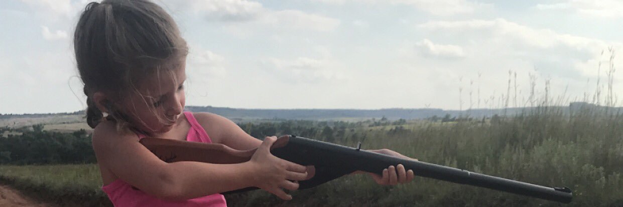 SHANNI_bee's profile banner image