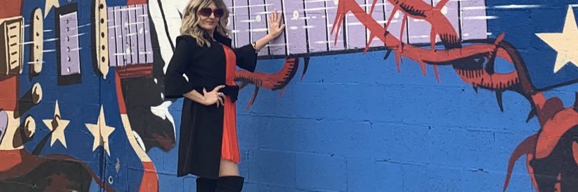 LizWillobee's profile banner image