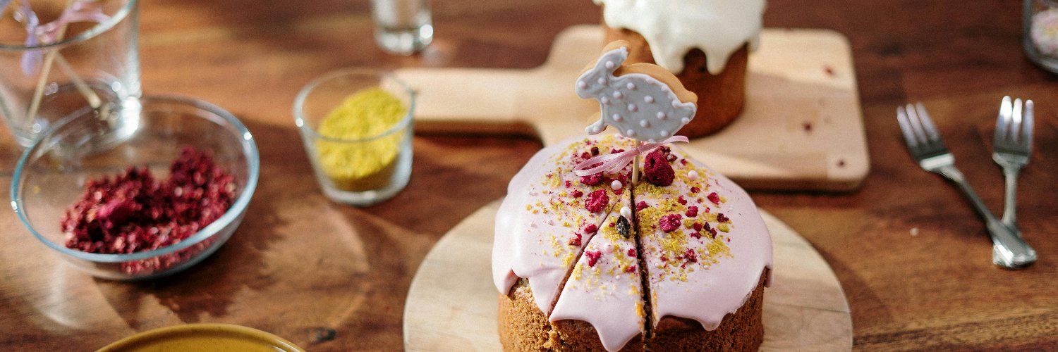 Twitter banner for @Desserts