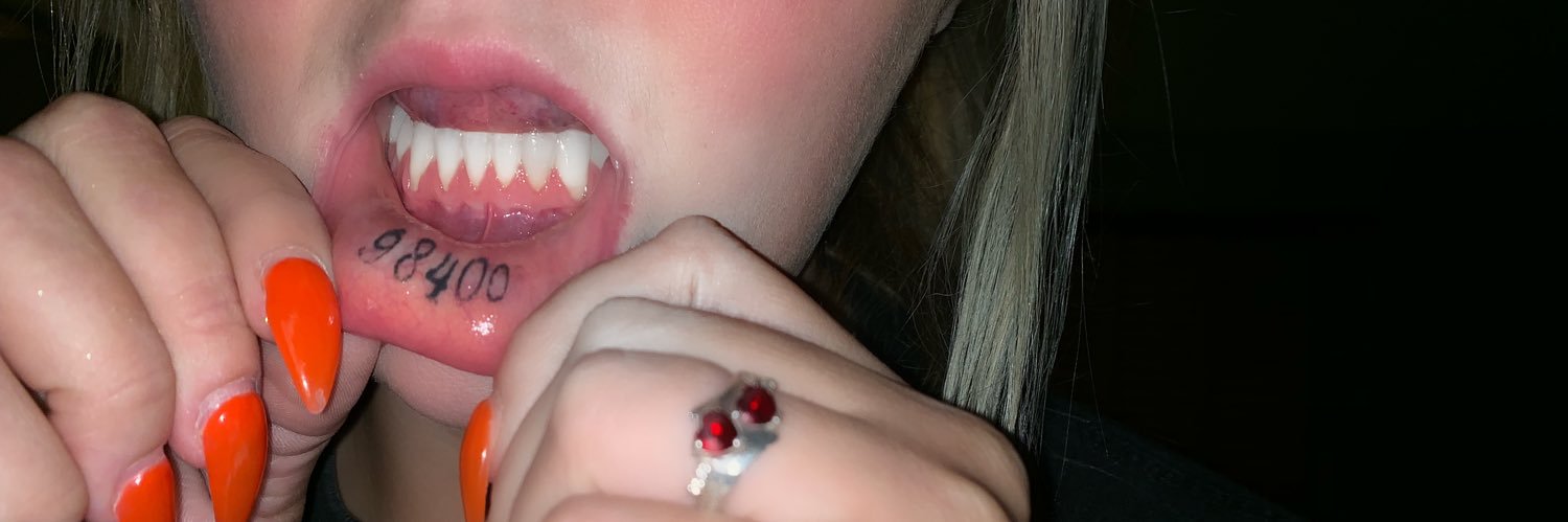 coralliinee's profile banner image