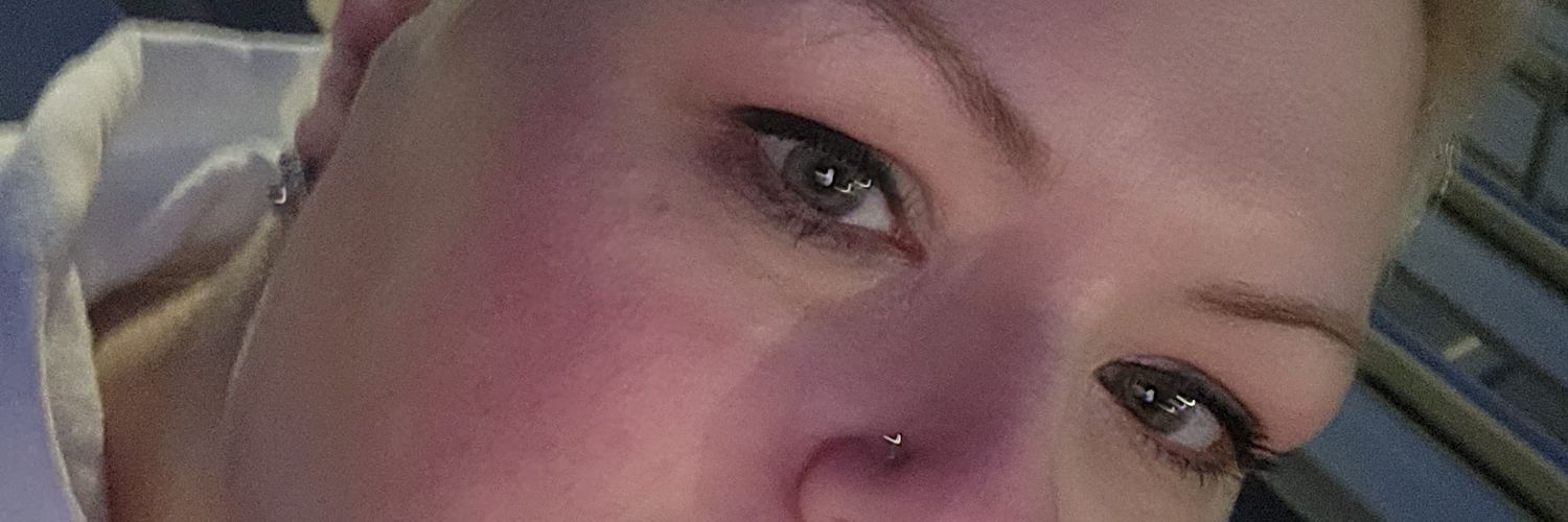 crimsonchick's profile banner image
