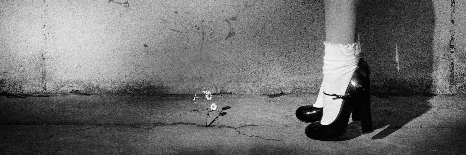 decodesari's profile banner image