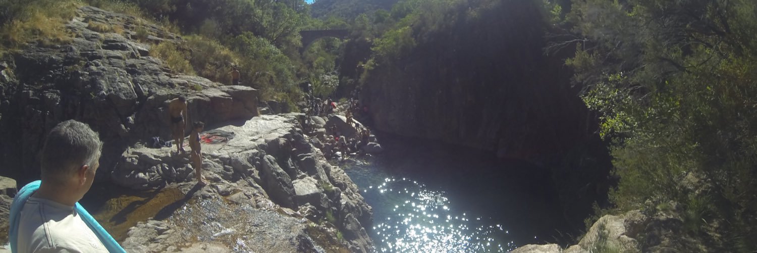 lespiedssurterre banner