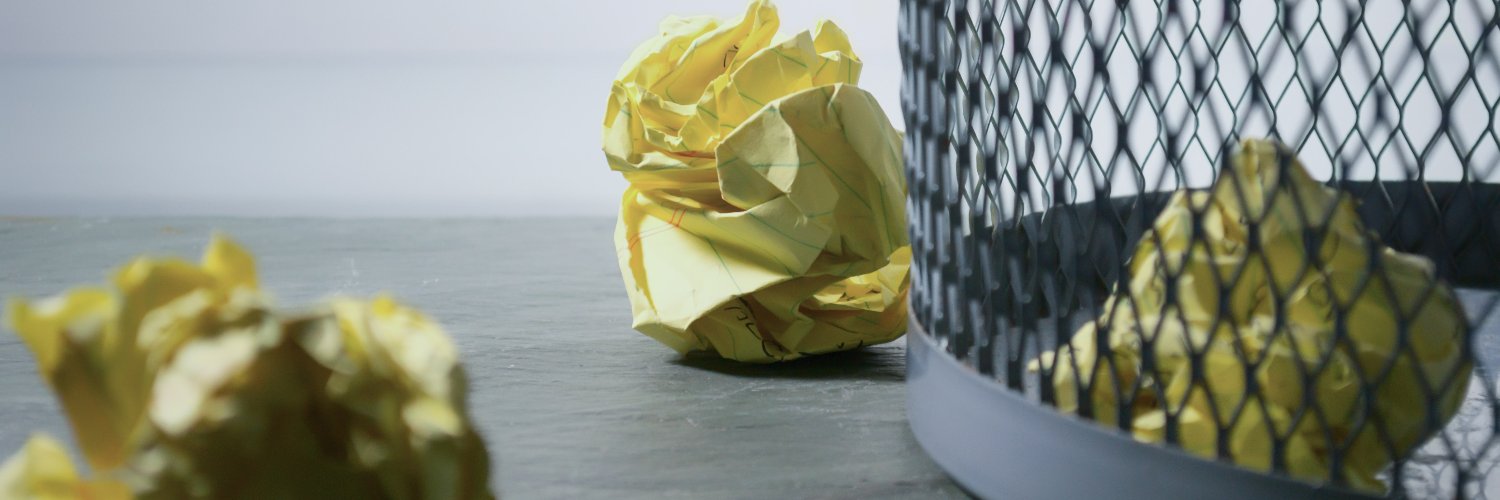 Kaka wa Taifa banner