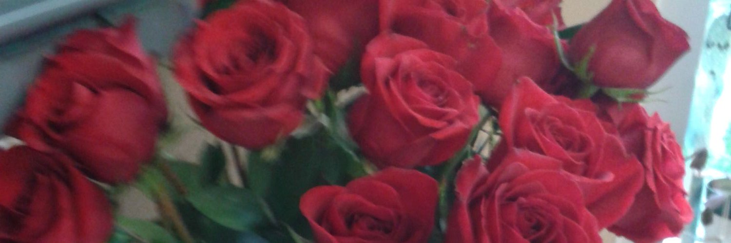 riathinks's profile banner image