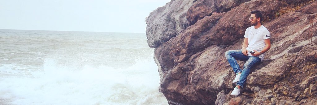 emrekrdnzz's profile banner image