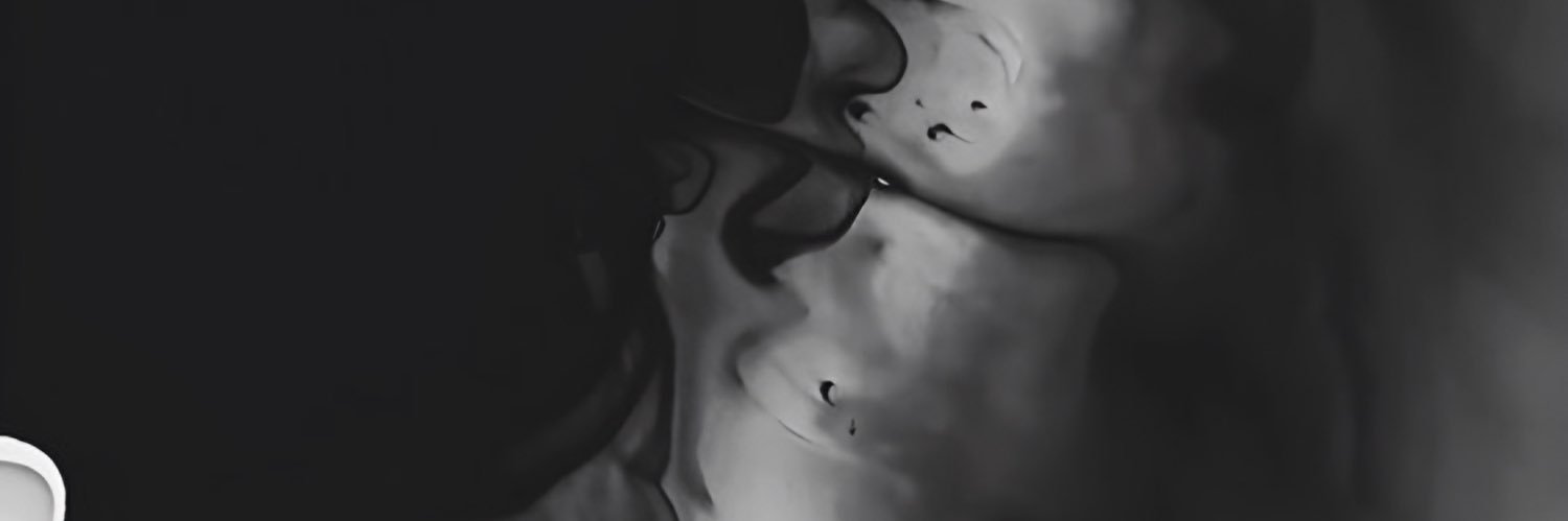 roseulay's profile banner image