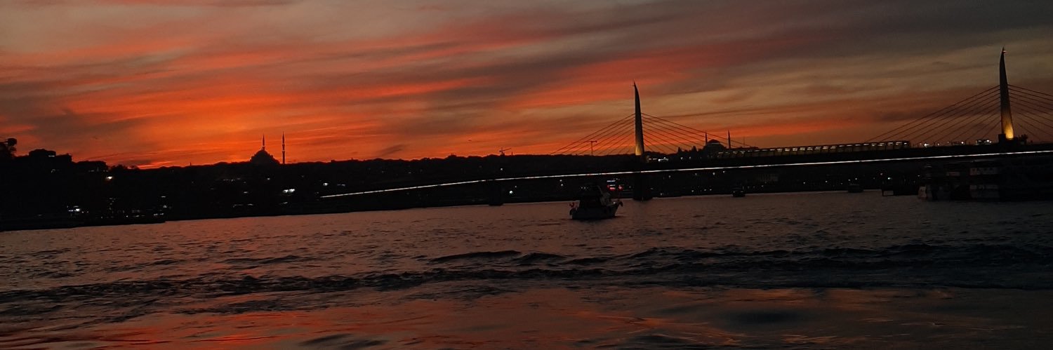 UzmaEsin's profile banner image