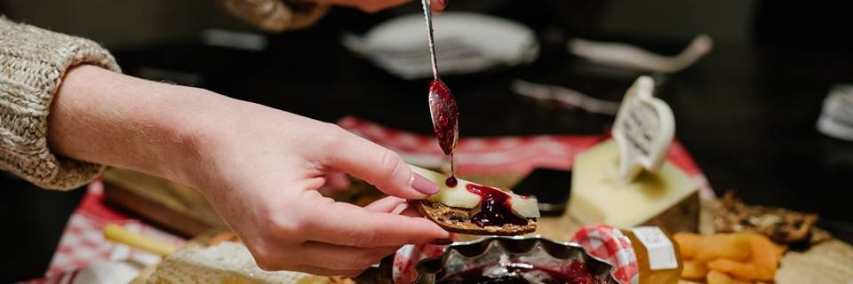 Branding & Buzzing banner