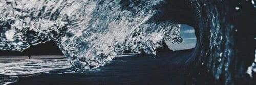 yn banner