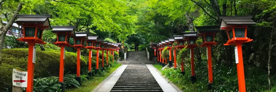 Rosalyn Laiken 🌍 Global Marketing banner