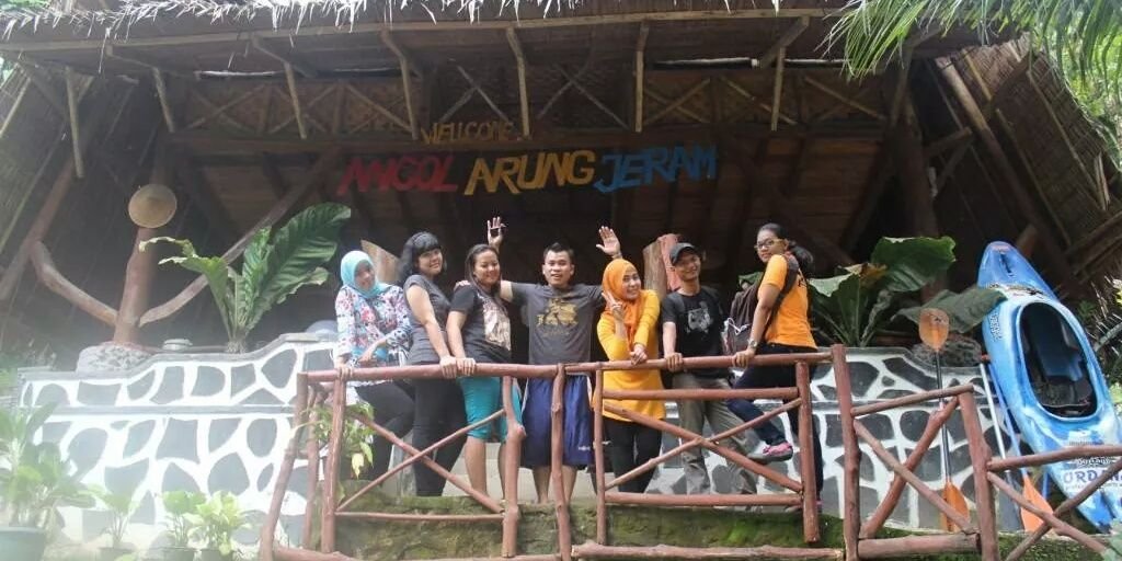 ariearhenlingga's profile banner image
