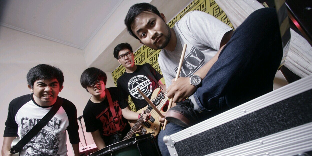 S.M.W.T.S. !!! banner