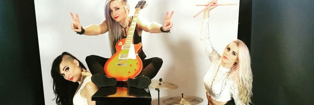 FrenchRiotChild's profile banner image