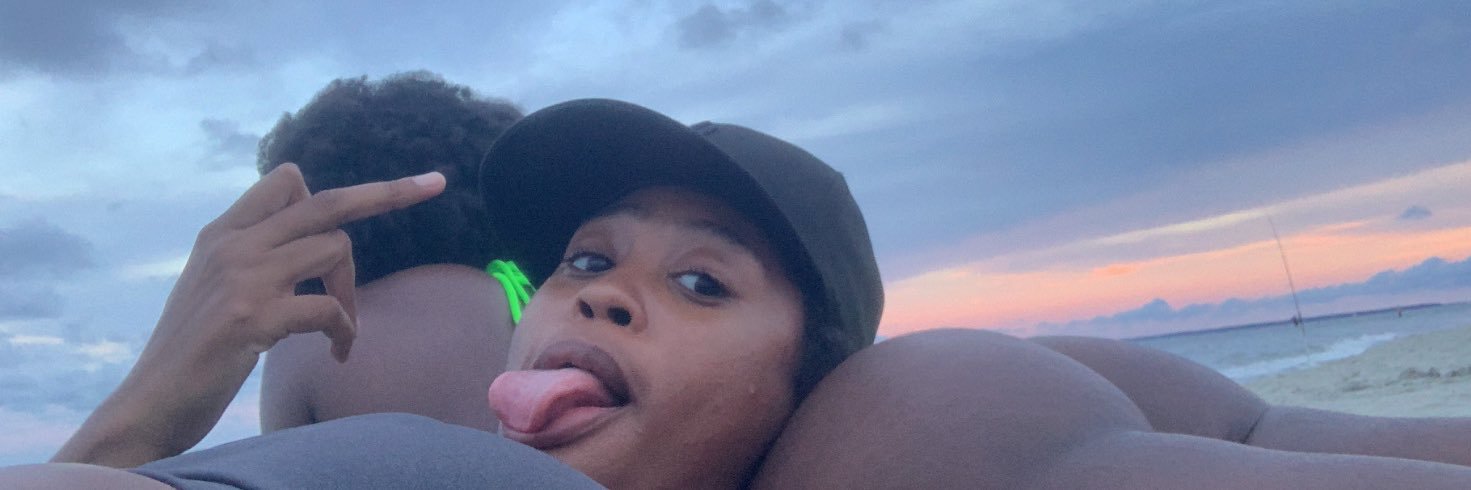 itslyshoe's profile banner image