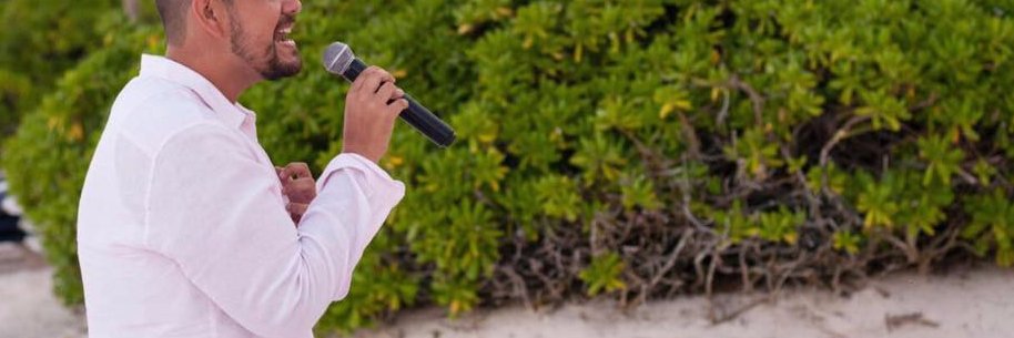 VicKiroz's profile banner image