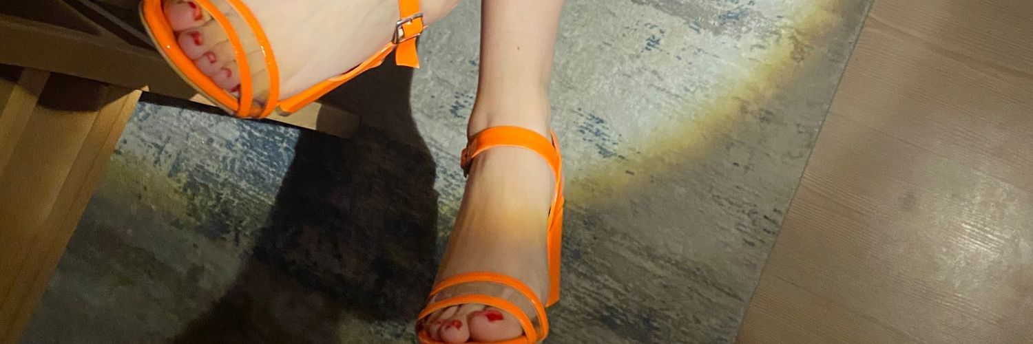 longtoenails00's profile banner image