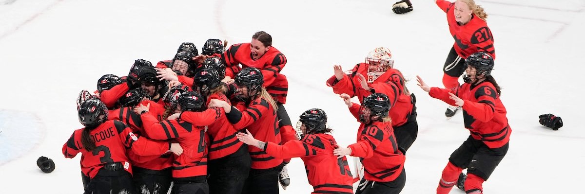 Courtney 🏒 ⚾️ ⚽️🏀🏈 banner