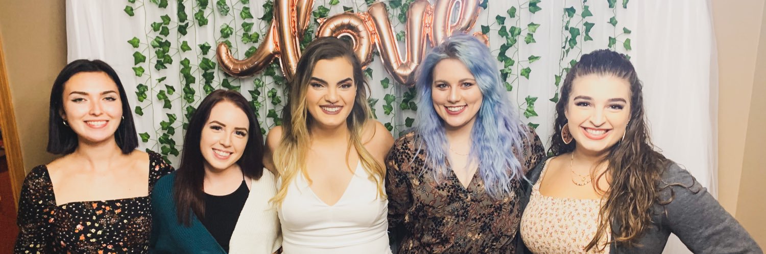 erinshellii's profile banner image