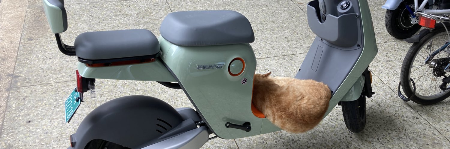 yekcat's profile banner image