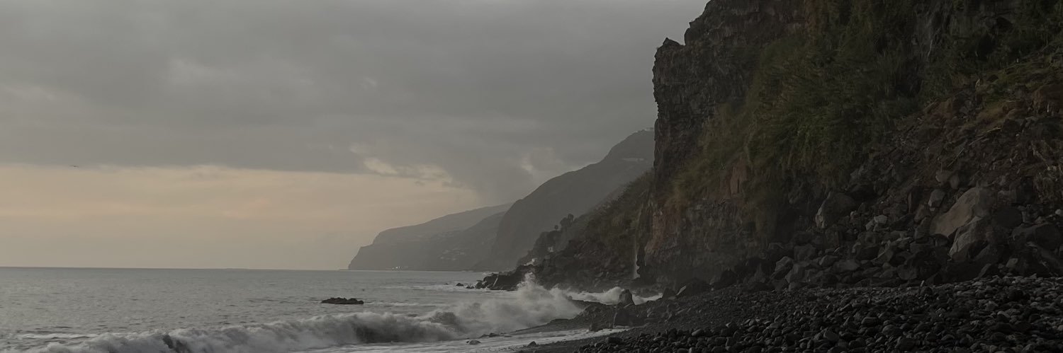_loloox's profile banner image