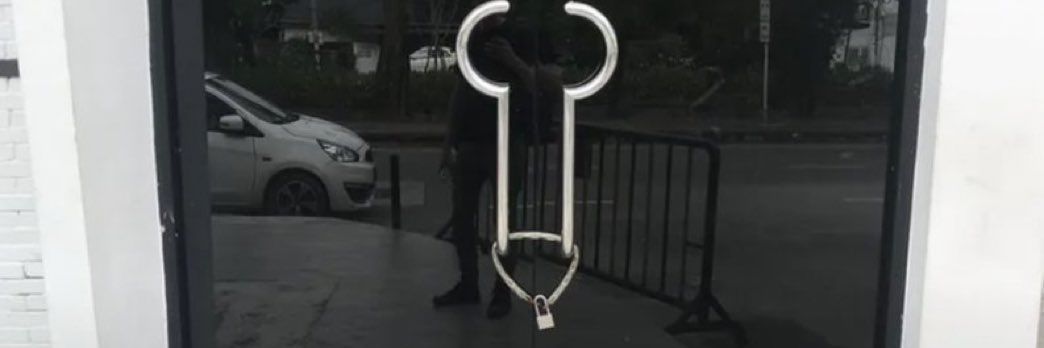 Adam Scott's banner