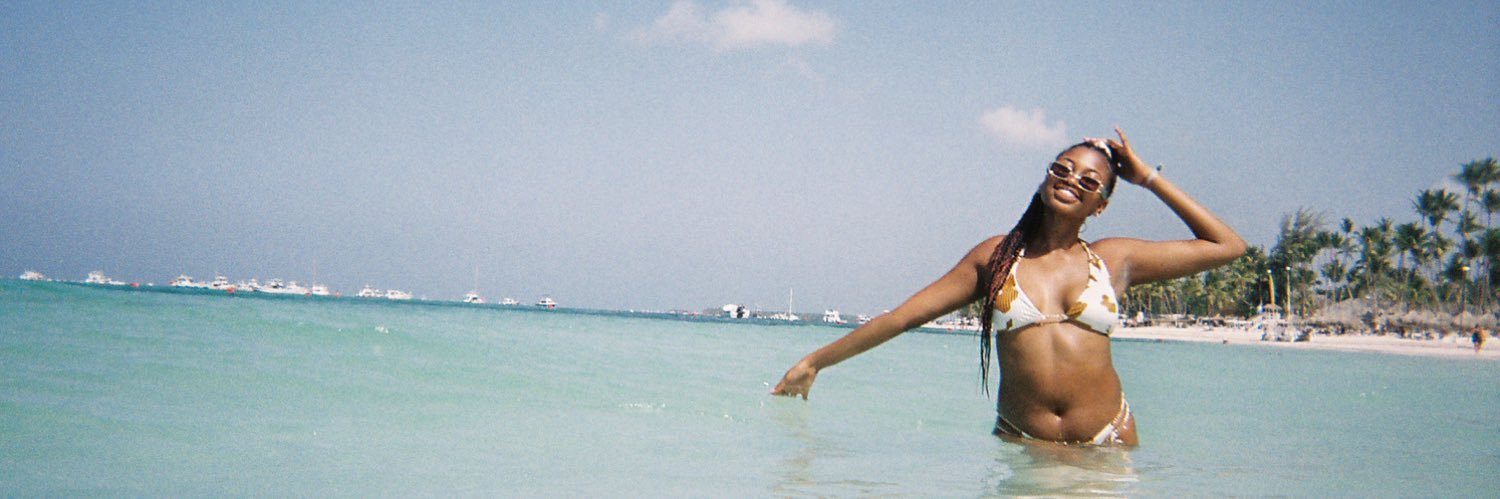 alexisyoung04's profile banner image