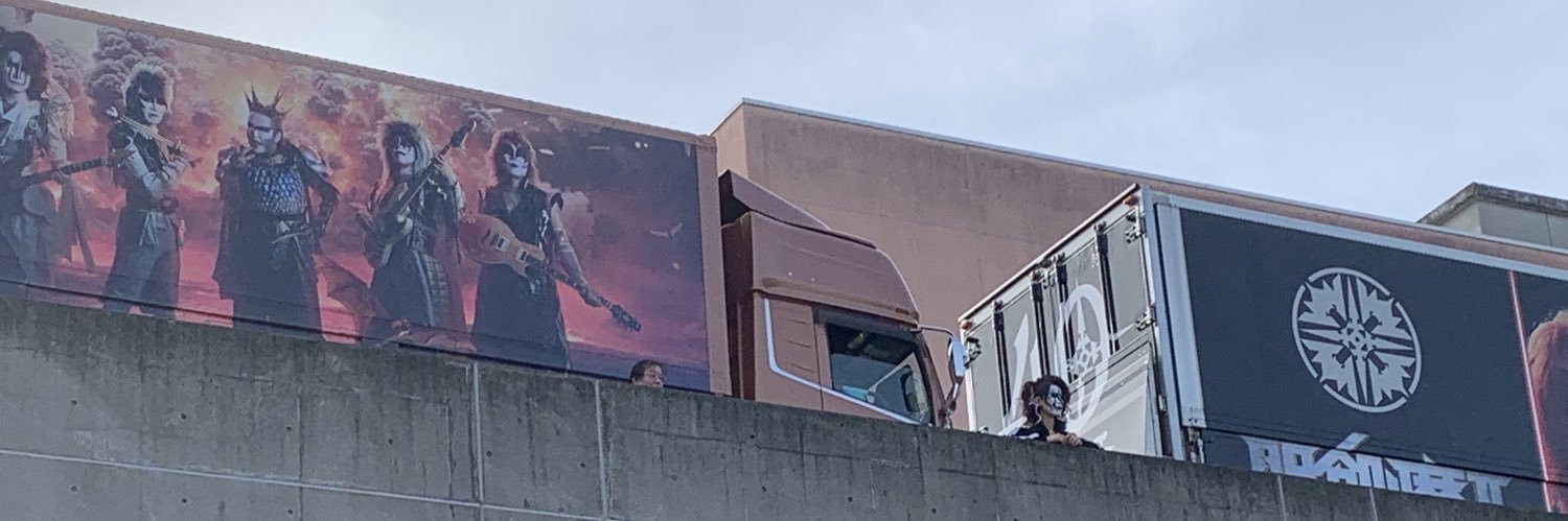 charmyko's profile banner image