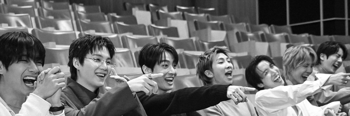Andrea💜⁷ ⟭⟬E ARE B⟬⟭CK banner
