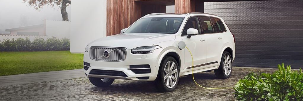 Merrimack St Volvo banner