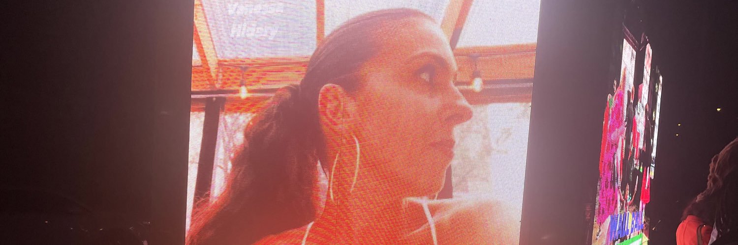 vanessahidary's profile banner image