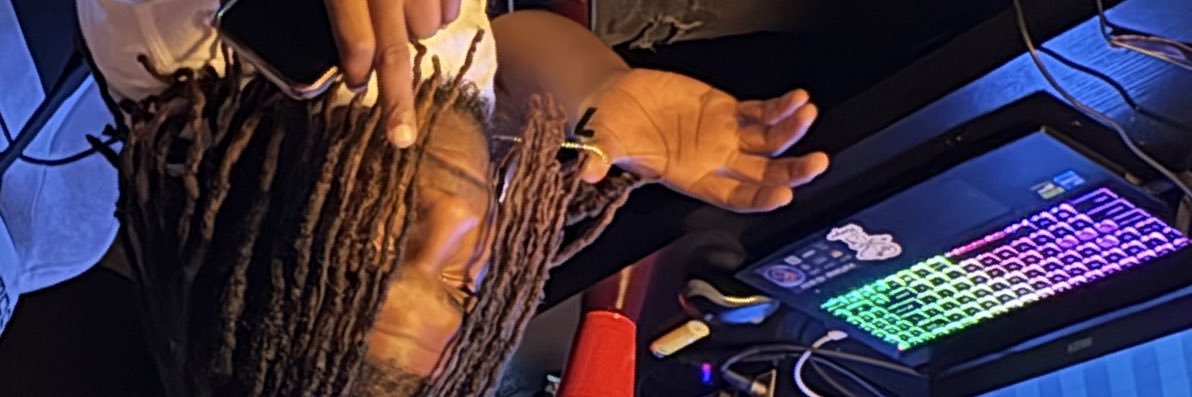 leakstar_'s profile banner image