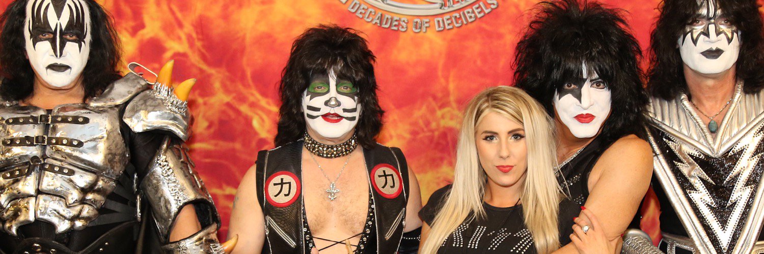 Kissfangirl's profile banner image