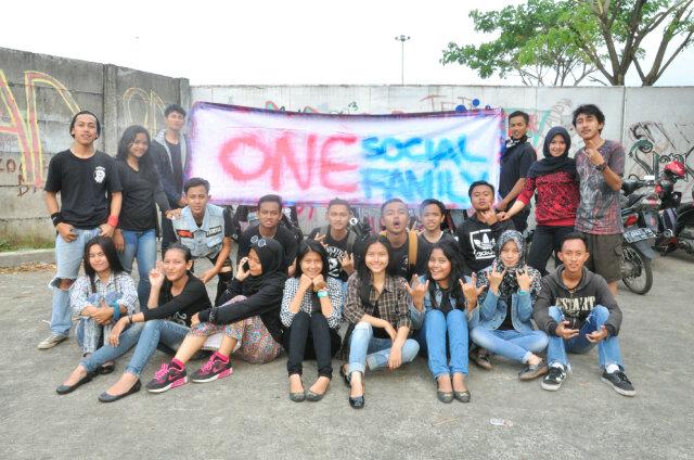 OneSocialFamily's profile banner image